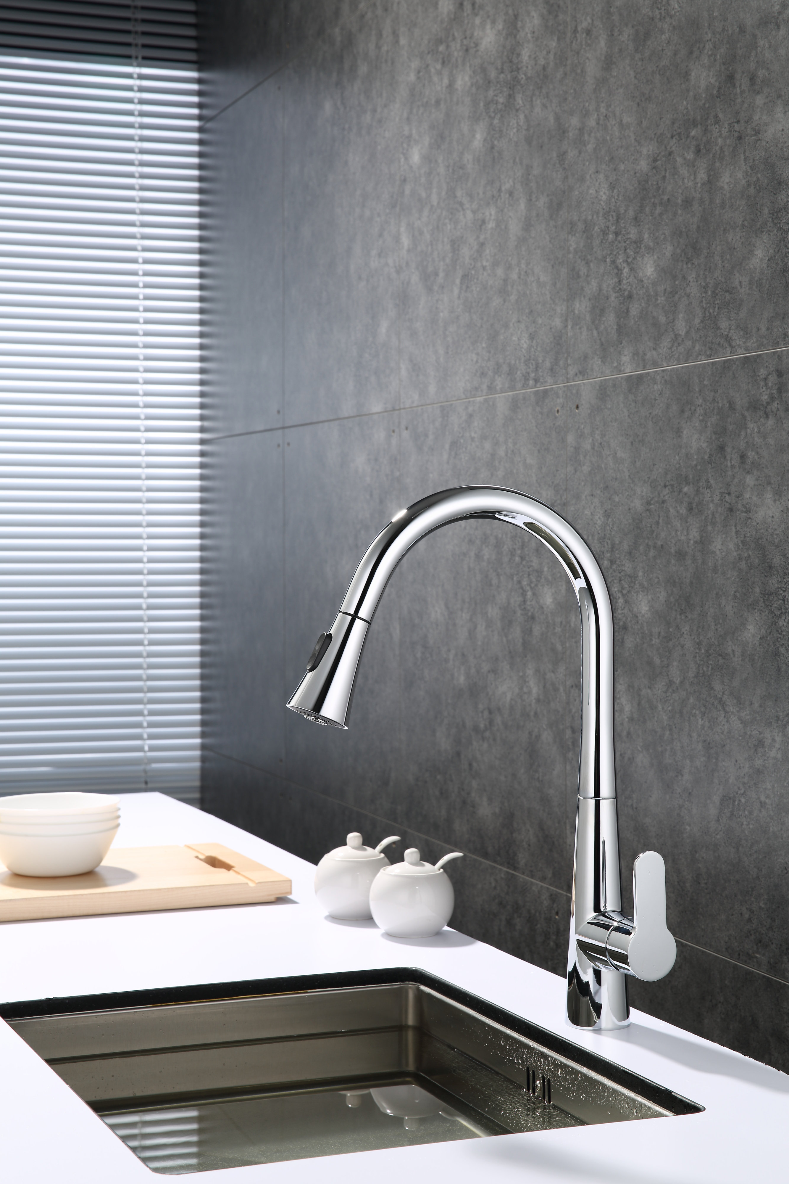 Lexora Furio Brass Single-Handle Pull-Down Spray Kitchen Faucet